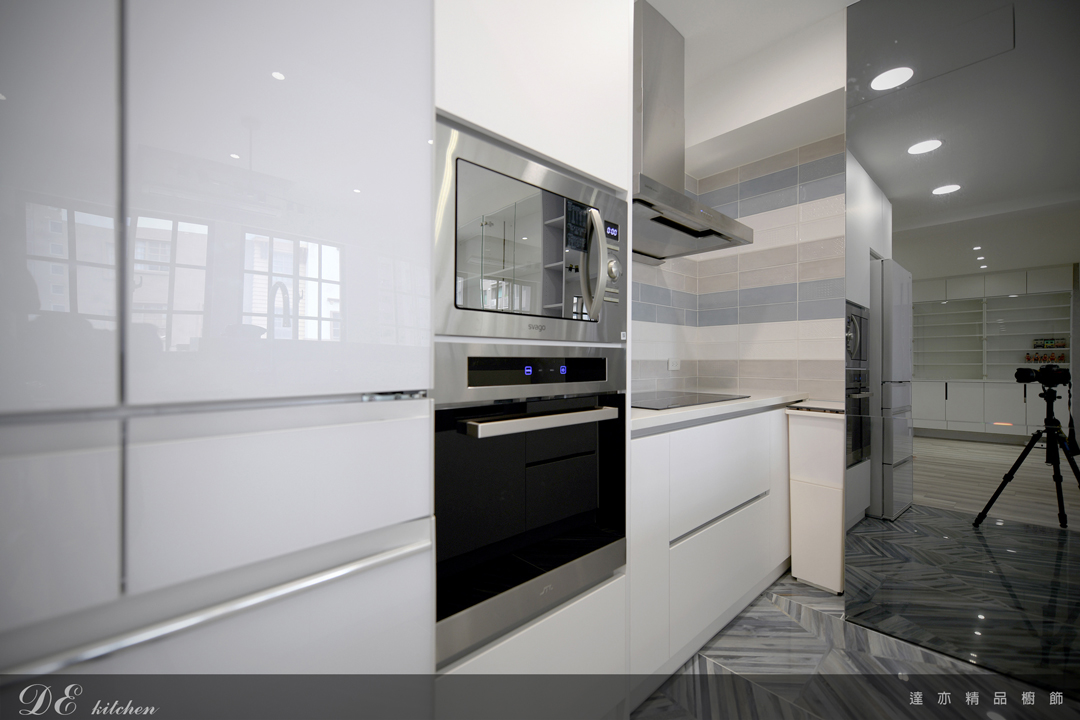 廚房設計｜svago 嵌入式微波烤箱｜JTL 豪華型收納櫃